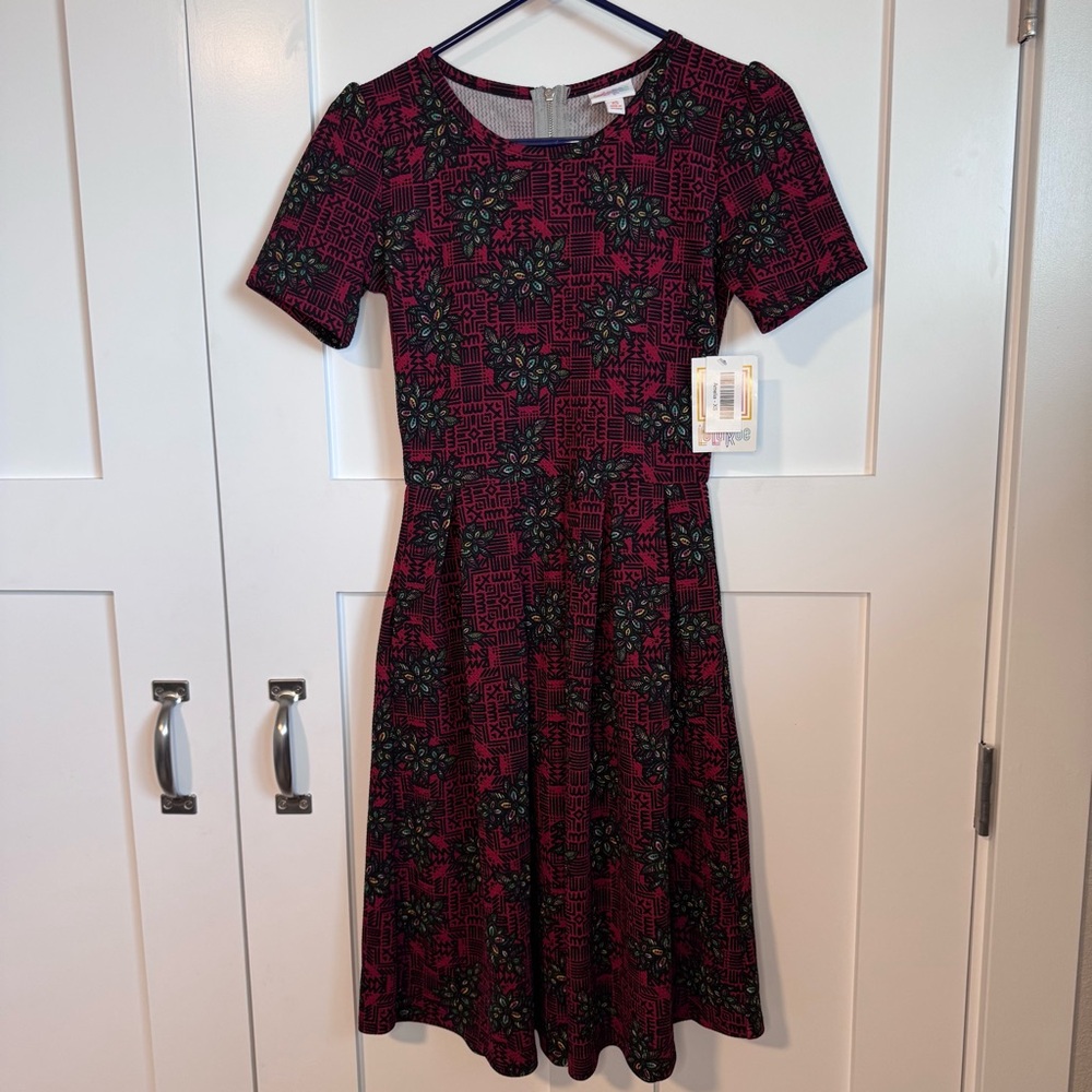 NWT LuLaRoe Amelia Dress Red Floral Size XS New‎ with Pockets Geometric Textured